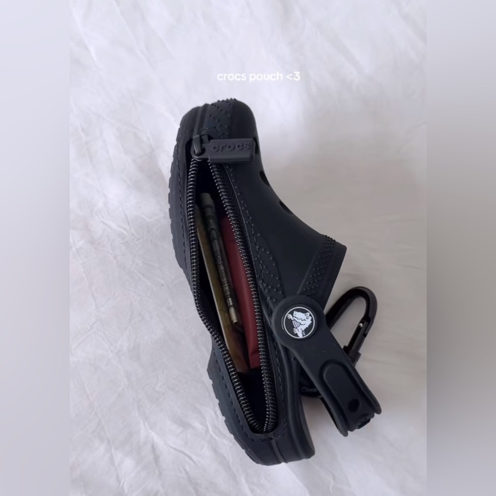 CROCS SHOE KEYCHAIN - Picture 2 of 2